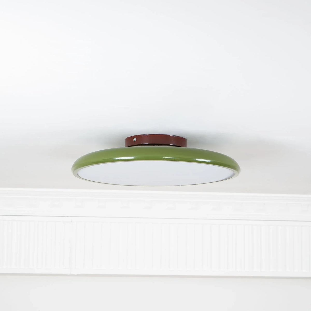 Tilting disc ceiling light, in green