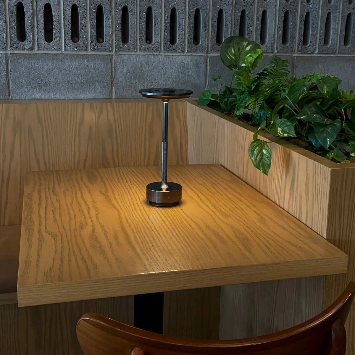 Aluminium cordless table lamp, on an outdoor table