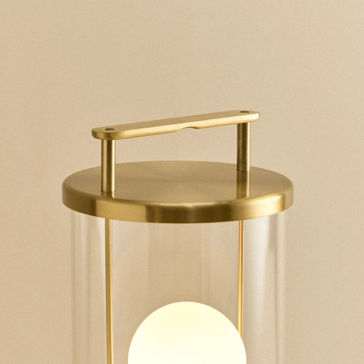 Cordless lantern lamp, solid brass, close-up of the handle and top