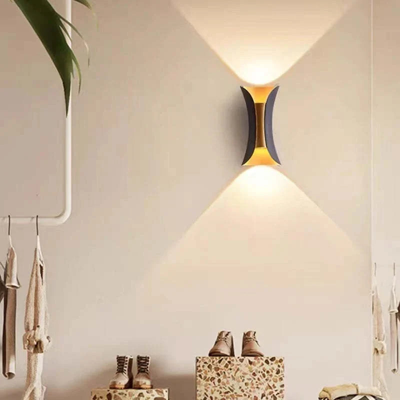 Curved up and down outdoor wall light, Black and gold, Small, 6W, Natural white