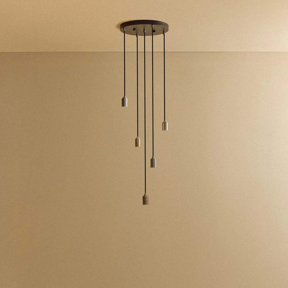Five-drop cluster pendant, graphite, without bulbs, on a dark canopy