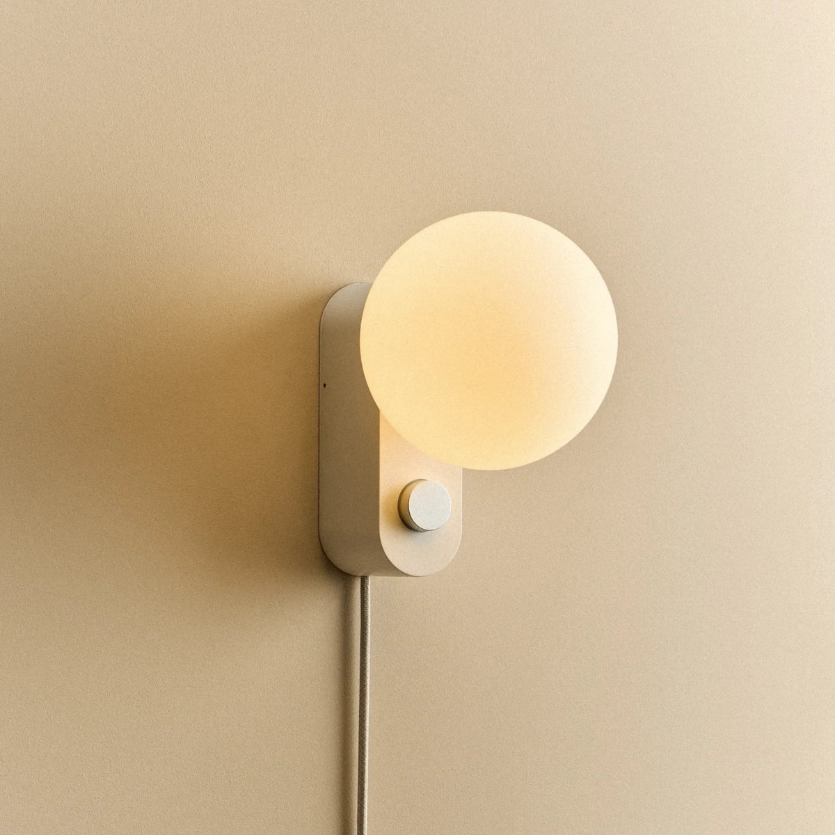 Globe table lamp or wall light, chalk, wall-mounted with its cable