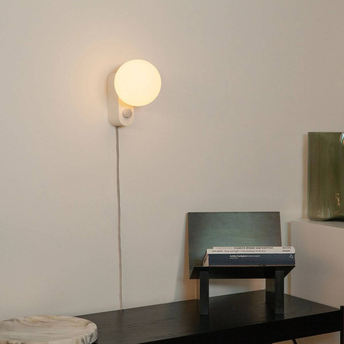 Globe table lamp or wall light, chalk, wall-mounted with its cable