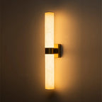 Linear LED wall light with a veined shade, in brass, lit