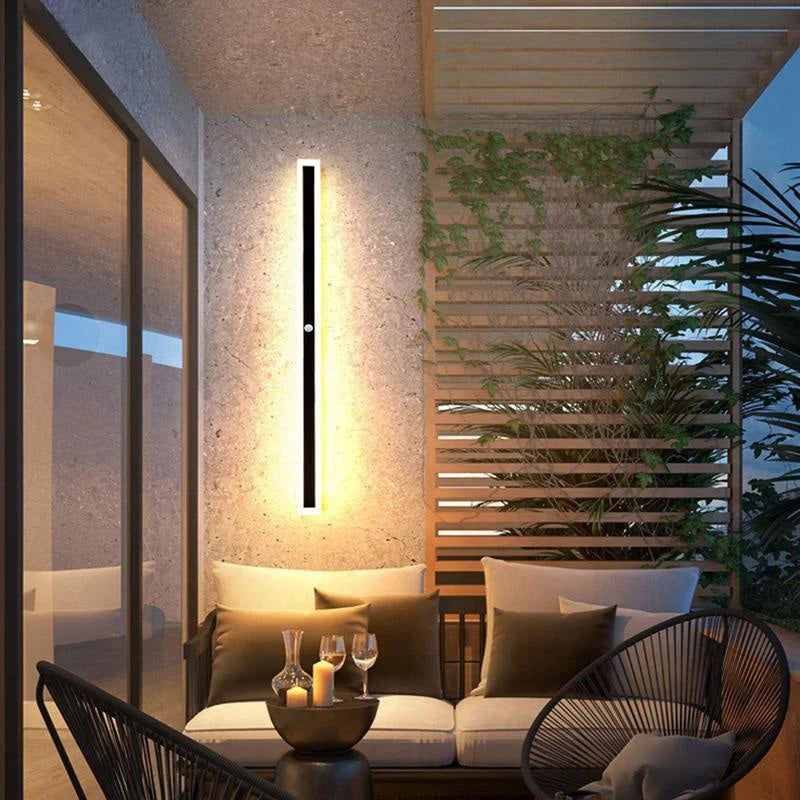 Linear outdoor wall light with a clear edge, 30cm, 12W, Warm white, Motion sensor