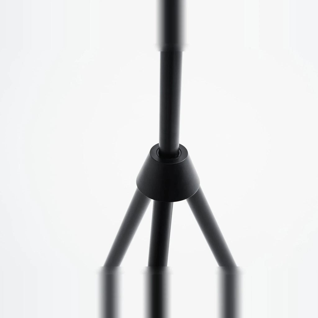 Oversize shade tripod floor lamp with black steel tripod, close-up of the tripod joint