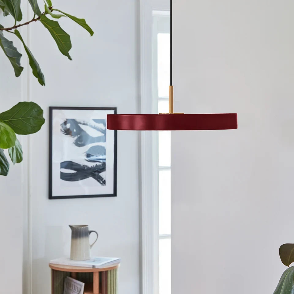 Slim disc LED pendant, 31cm, brass top, in ruby red