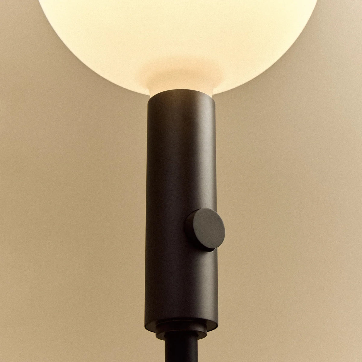 Graphite telescopic floor lamp, close-up of the stem and control