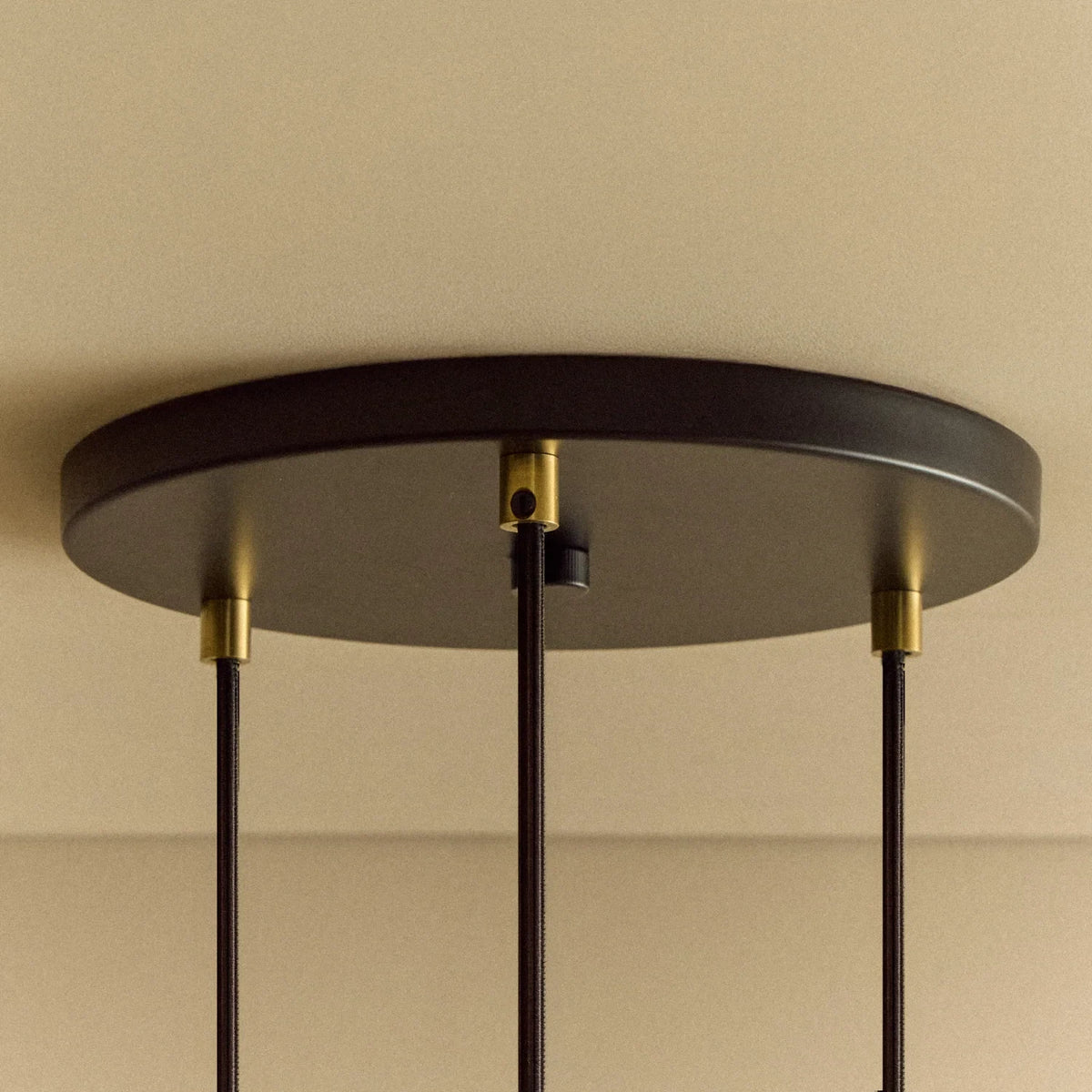 Black Canopy, Brass Grips