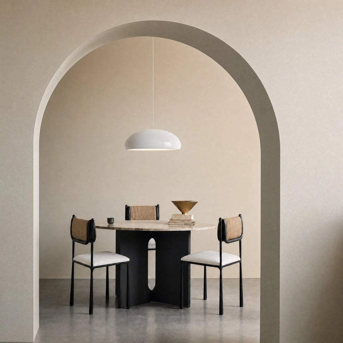 Wide metal bowl pendant light
